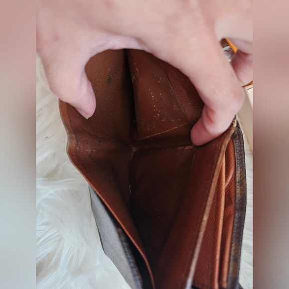 Louis Vuitton Vintage Compact Wallet. - Picture 13 of 16